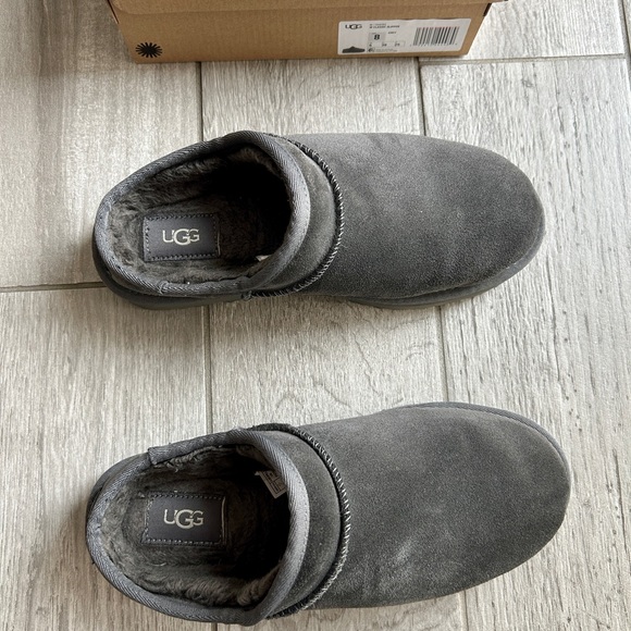 UGG Classic Slippers - Picture 5 of 10
